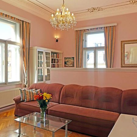Apartment Themis Κάρλοβι Βάρι Εξωτερικό φωτογραφία
