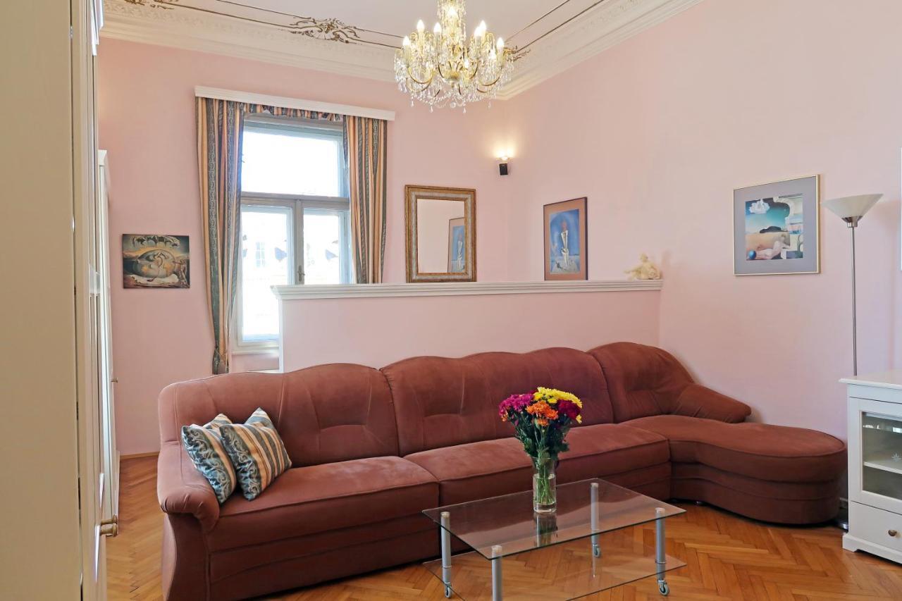Apartment Themis Κάρλοβι Βάρι Εξωτερικό φωτογραφία