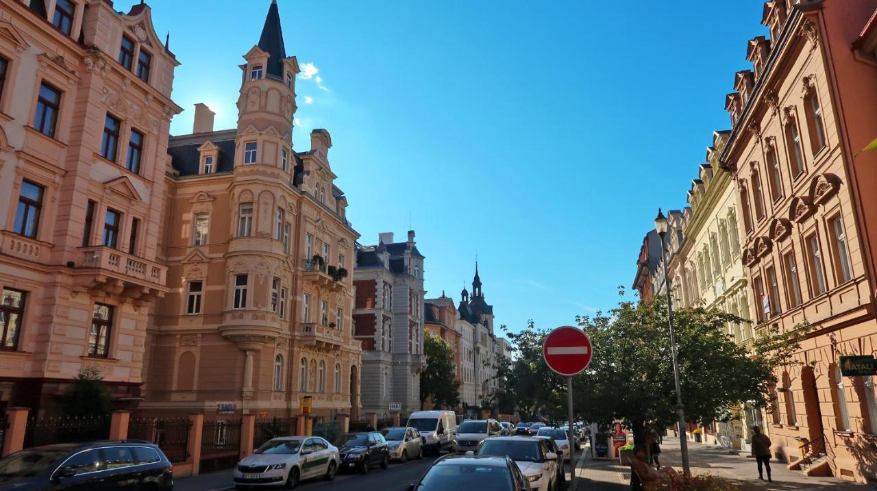 Apartment Themis Κάρλοβι Βάρι Εξωτερικό φωτογραφία