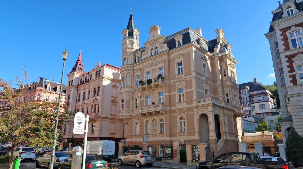 Apartment Themis Κάρλοβι Βάρι Εξωτερικό φωτογραφία