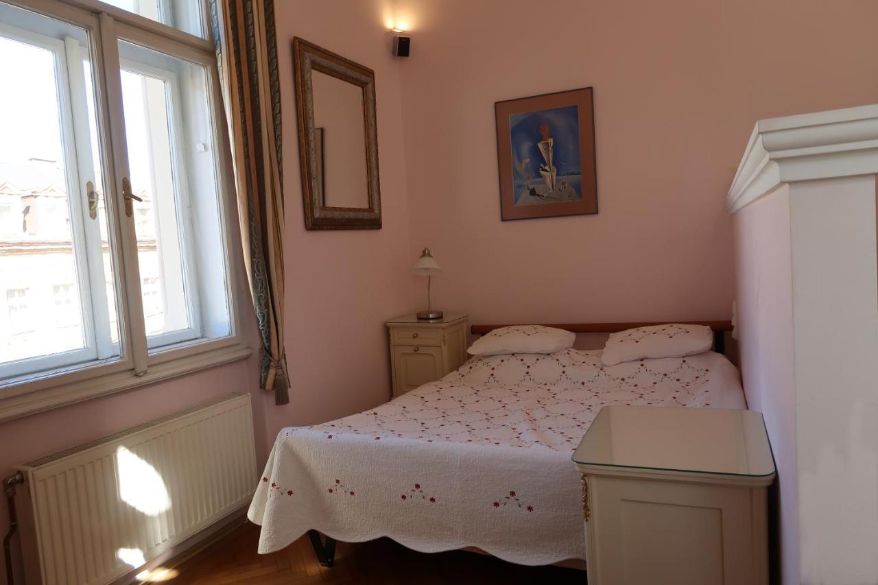 Apartment Themis Κάρλοβι Βάρι Εξωτερικό φωτογραφία