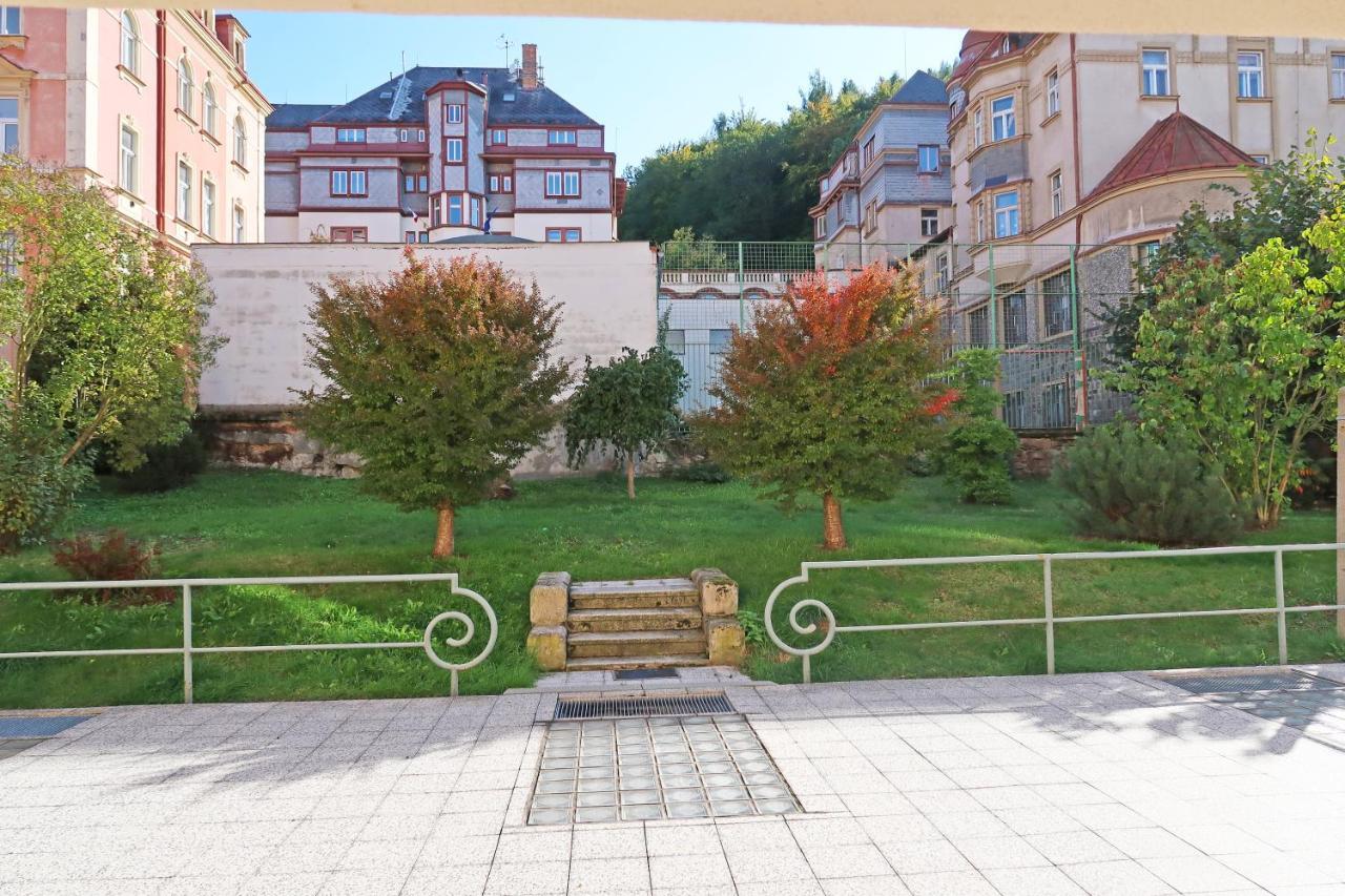 Apartment Themis Κάρλοβι Βάρι Εξωτερικό φωτογραφία