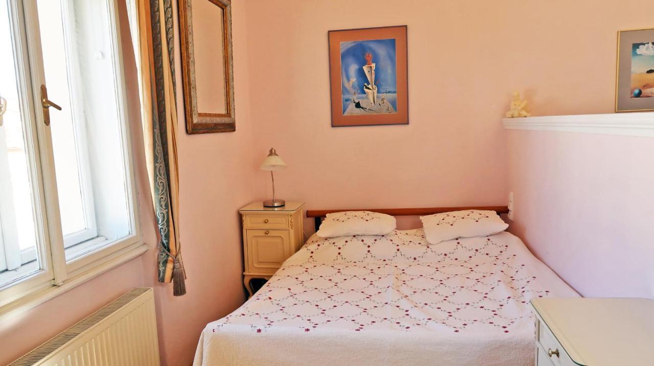 Apartment Themis Κάρλοβι Βάρι Εξωτερικό φωτογραφία